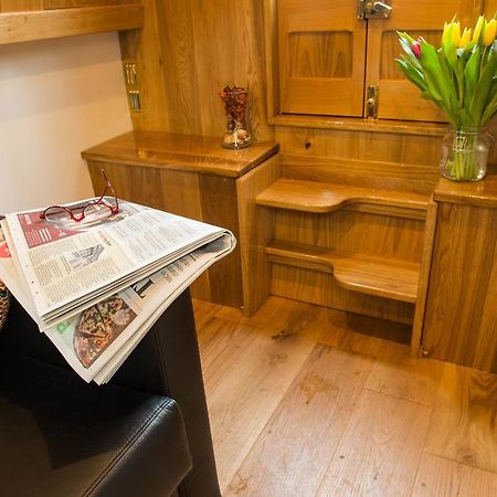 Hotel Narrowboat Puzzle à Ely Extérieur photo