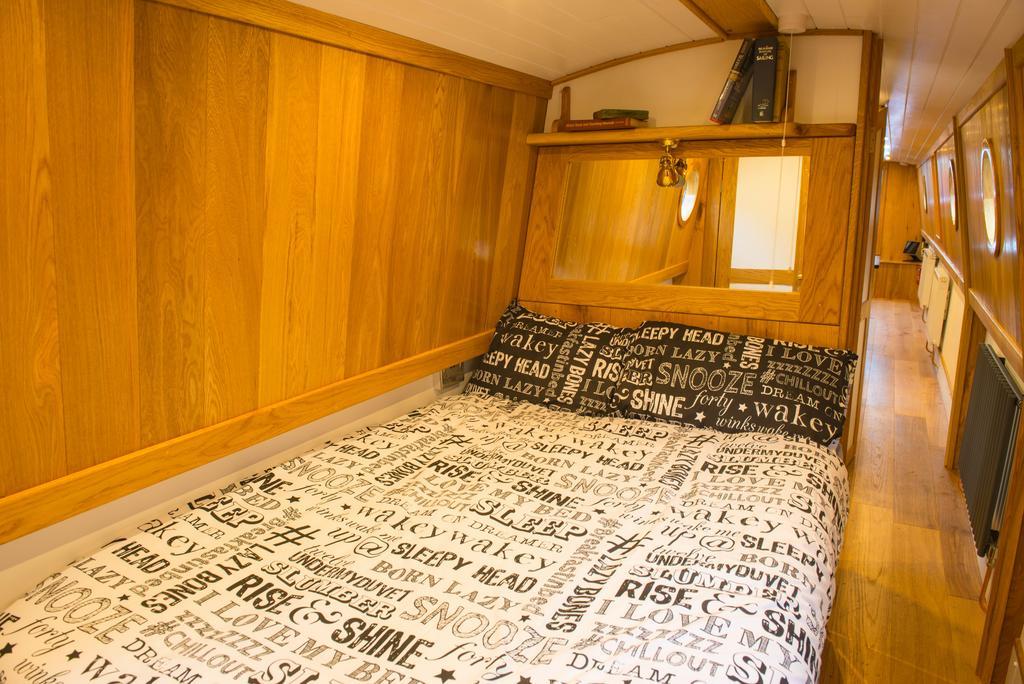 Hotel Narrowboat Puzzle à Ely Extérieur photo