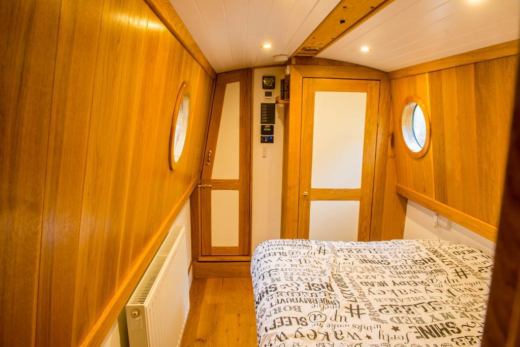 Hotel Narrowboat Puzzle à Ely Extérieur photo