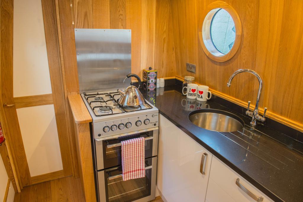 Hotel Narrowboat Puzzle à Ely Extérieur photo